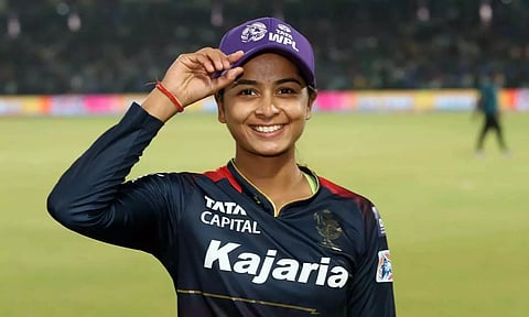 ஆரஞ்ச், பர்பிள் தொப்பிகளை கைப்பற்றிய ஆர்சிபி வீராங்கனைகள்