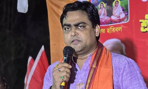 சிஏஏ மூலமாக விண்ணப்பிப்பேன் என்ற மத்திய மந்திரி: பதவி குறித்து கேள்வி எழுப்பிய திரிணாமுல் காங்கிரஸ்