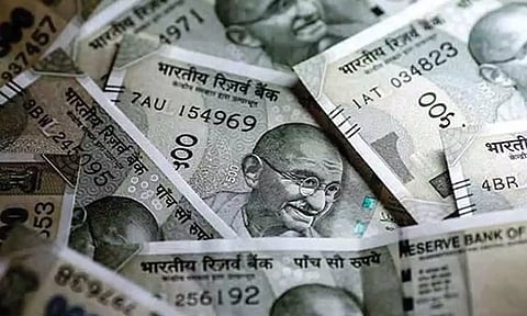 ஆவணங்கள் இல்லாமல் கொண்டு சென்ற ரூ.2 லட்சம் பறிமுதல்- பறக்கும் படையினர் சோதனையில் சிக்கியது