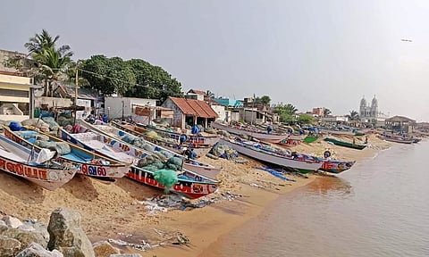 சாத்தான்குளம் பகுதிகளில் மீனவர்கள் வேலை நிறுத்தம்