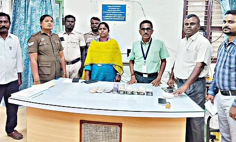 ஸ்ரீவில்லிபுத்தூர், அருப்புக்கோட்டையில் பறக்கும்படை சோதனையில் ரூ.3 லட்சத்து 69 ஆயிரம் பறிமுதல்