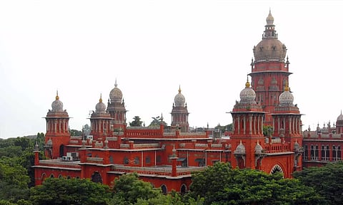 தேர்தல் நாளில் விடுமுறை விடுவதால் அனைவரும் வாக்களிக்க வேண்டும் என்று எப்படி கட்டாயப்படுத்த முடியும்?- ஐகோர்ட்