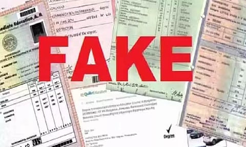 போலி சான்றிதழ் கொடுத்து பணியாற்றிய தலைமை ஆசிரியர் மீது வழக்கு பதிவு