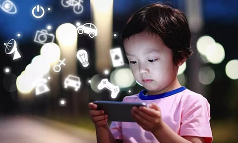 குழந்தைகளின்...மூளையை பாதிக்கும் `ஸ்மார்ட்போன்' பழக்கம் தவிர்ப்பது எப்படி...?