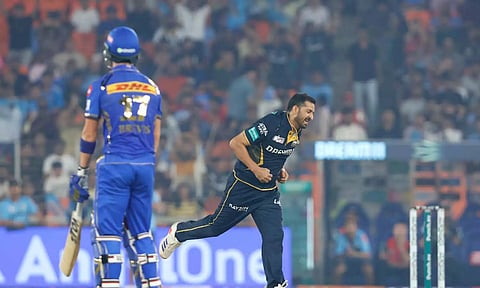 மும்பை இந்தியன்ஸ்க்கு எதிராக அதிக விக்கெட்: பிராவோ சாதனையை சமன் செய்த மோகித் சர்மா