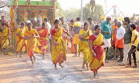 பெருமாநல்லூர் கொண்டத்து காளியம்மன் கோவிலில் குண்டம் திருவிழா