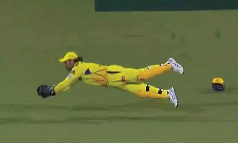 42-வயதில் இப்படி ஒரு கேட்ச்-ஆ? அதிர்ந்த சேப்பாக்கம்.. வைரலாகும் எம்.எஸ். டோனி வீடியோ