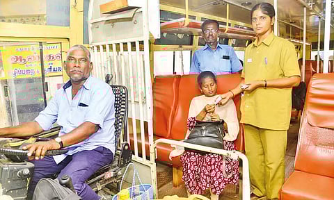 பெண்களால் எல்லா துறையிலும் சாதிக்க முடியும்: அரசு போக்குவரத்து கழக பெண் கண்டக்டர்