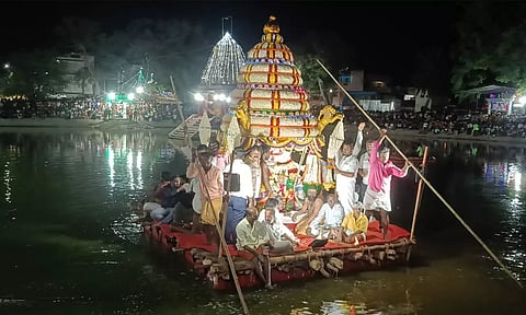 ஓசூர் சந்திரசூடேஸ்வரர் கோவிலில் தெப்ப உற்சவம்