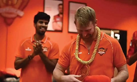 கிளாசனுக்கு கிலோ கணக்கில் தங்க சங்கிலி? வைரலாகும் புகைப்படம்