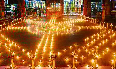 வாழ்வு சிறக்க இந்த மாத பவுர்ணமியில் விளக்கேற்றுங்கள்!