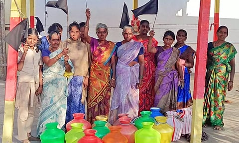 பாப்பிரெட்டிப்பட்டி பேரூராட்சியில் அடிப்படை வசதி செய்யாததை கண்டித்து பொதுமக்கள் போராட்டம்