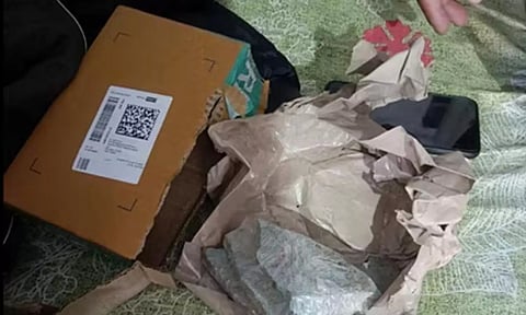 ஆர்டர் செய்த ஸ்மார்ட்போனுக்கு பதிலாக பார்சலில் வந்த கற்கள்
