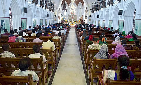 கிறிஸ்தவ ஆலயங்களில் இன்று இரவு ஈஸ்டர் பண்டிகை சிறப்பு வழிபாடு