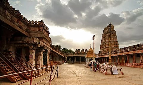 அதிசயம்...ஆனால் உண்மை! தலைகீழாக விழும் கோபுர நிழல்...!