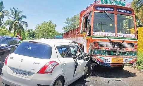 ஆத்தூர் அருகே கார் மீது லாரி மோதி 6 பேர் படுகாயம்