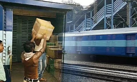 முன்பதிவில்லா பெட்டியில் கூரியர் பார்சல்கள் ஏற்றும் அதிகாரிகள்- தேர்தல் ஆணையம் விசாரிக்க கோரி புகார்