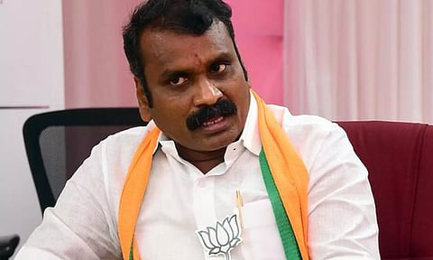 இந்து கோவில்களை விட்டு அரசு வெளியேற வேண்டும்- எல்.முருகன் பேட்டி