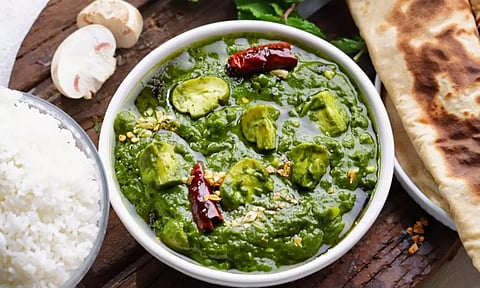 சுவை மிகுந்த பசலைக்கீரை காளான் குழம்பு