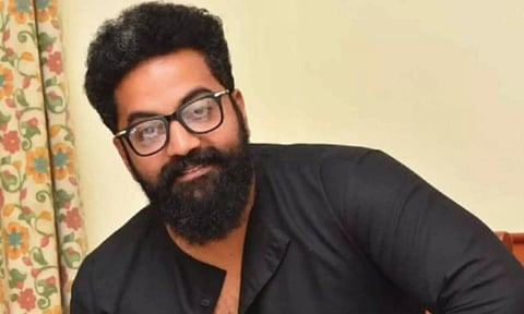 நெவர் எஸ்கேப் மூலம் வில்லனாக அறிமுகமாகும் ராபர்ட் மாஸ்டர்