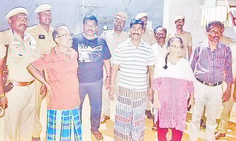 திருச்சி சிறப்பு முகாமில் அடைக்கப்பட்டிருந்த முருகன், ராபர்ட் பயஸ், ஜெயக்குமார் முகாமில் இருந்து வெளியே வந்த காட்சி.