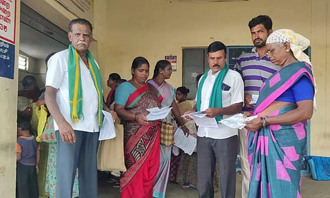 மேட்டுப்பாளையத்தில் வினோதம்: நோட்டாவுக்கு வாக்கு சேகரித்த விவசாயிகள்