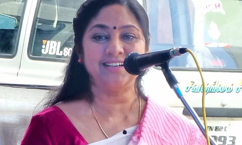 குடியரசு தலைவருக்கே மரியாதை அளிக்காமல் நிற்க வைப்பதுதான் மோடியின் சமூக நீதி- நடிகை ரோகிணி