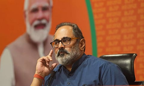 ரூ.680 மட்டும் வருமானம்: அபிடவிட்டால் சர்ச்சையில் சிக்கிய மத்திய மந்திரி