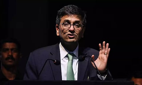 வழக்கறிஞர்கள் அரசியலமைப்பை தனது சொந்த கருத்துக்களை விட மேலாக வைக்க வேண்டும்- தலைமை நீதிபதி