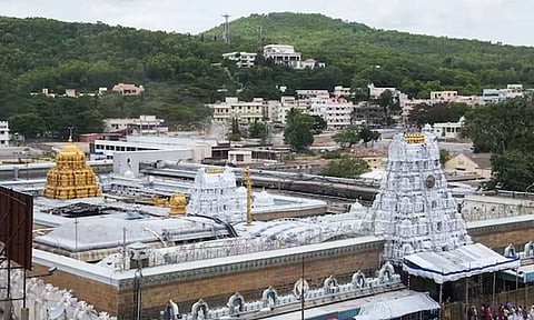 கோடை விடுமுறை: பக்தர்கள் குவிவதால் திருப்பதி கோவிலில் வி.ஐ.பி. பிரேக் தரிசனம் ரத்து- 8 மணி நேரத்தில் தரிசனம் செய்யலாம்