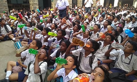 சுட்டெரிக்கும் வெயில்- கேரளாவின் "வாட்டர் பெல்" முறை தமிழகத்திலும் பின்பற்றப்படுமா ?
