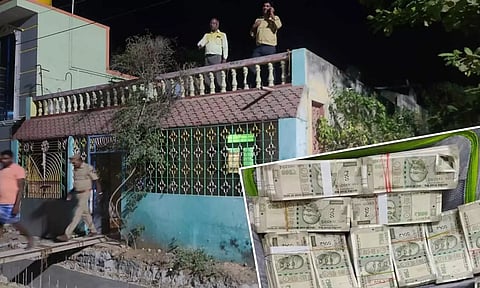 பணம் பதுக்கிய வீடு, பறிமுதல் செய்யப்பட்ட பணம்.