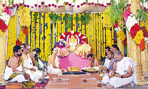 காணிப்பாக்கம் விநாயகர் கோவிலில் தெலுங்கு புத்தாண்டு பஞ்சாங்கம் வாசிப்பு