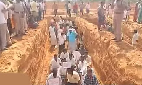 வள்ளலார் சர்வதேச மையம் அமைக்க எதிர்ப்பு: கட்டுமானப்பணி தற்காலிக நிறுத்தம்