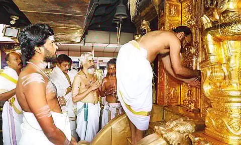 சித்திரை மாத பூஜை: சபரிமலை ஐயப்பன் கோவில் நடை திறப்பு