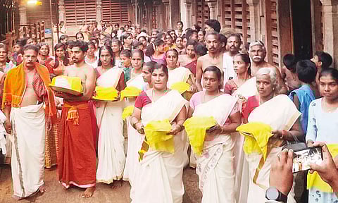 பங்குனி திருவிழா: திருவட்டார் கோவிலுக்கு கொடி கயிறு ஊர்வலம்