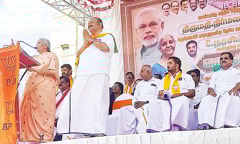 தொழில் துறையில் தி.மு.க.வினர் வசூலில் ஈடுபடுகின்றனர்- நிர்மலா சீதாராமன்