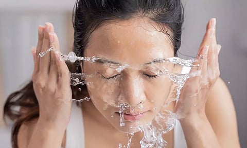 நாம் முகம் கழுவும்போது செய்யும் தவறுகள்