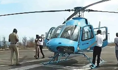 அமைச்சர் உதயநிதி சென்ற ஹெலிகாப்டரில் தேர்தல் பறக்கும் படையினர் அதிரடி சோதனை