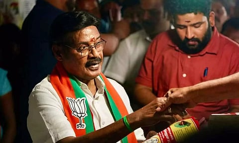 பெரம்பலூர் மக்களவைத் தொகுதிக்கு உட்பட்ட பல்வேறு இடங்களில் பாரிவேந்தர் தீவிர வாக்கு சேகரிப்பு