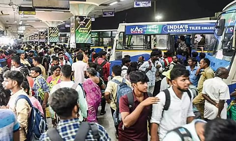 மக்களவை தேர்தல்- சென்னையில் இருந்து ஒரே நாளில் 1.48 லட்சம் பேர் பயணம்