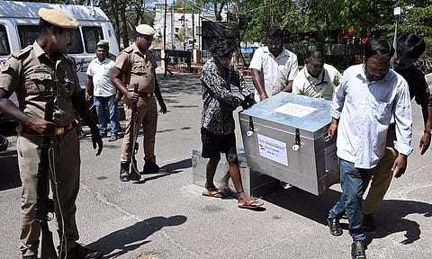 தமிழகத்தின் 39 தொகுதிகளுக்கு பிற மாவட்டங்களில் இருந்து பதிவான தபால் ஓட்டுகள் விவரம்