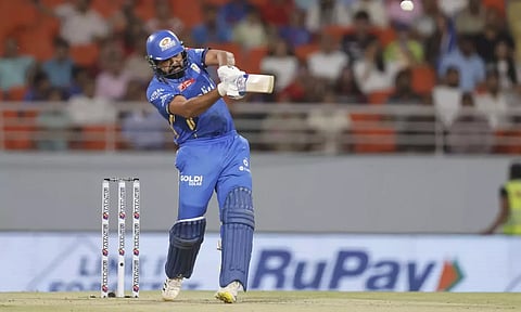 மும்பை இந்தியன்ஸ் அணிக்காக அதிக சிக்சர்கள்: ரோகித் சர்மா சாதனை