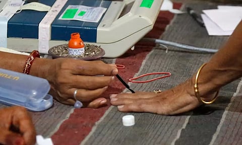 மக்களவை தேர்தல்- தமிழ்நாடு உள்பட 21 மாநிலங்களில் வாக்குப்பதிவு தொடங்கியது