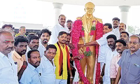 பத்மஸ்ரீ டாக்டர் பா.சிவந்தி ஆதித்தனார் சிலைக்கு அமைச்சர் அனிதா ராதாகிருஷ்ணன் மரியாதை