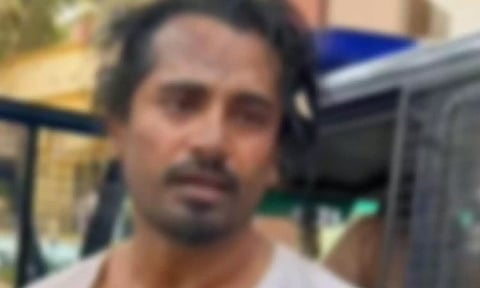 பிரதமர் மோடியை பற்றி புகழ்ந்து பாடியதால் வாலிபரை தாக்கி சிறுநீர் கழித்த கும்பல்