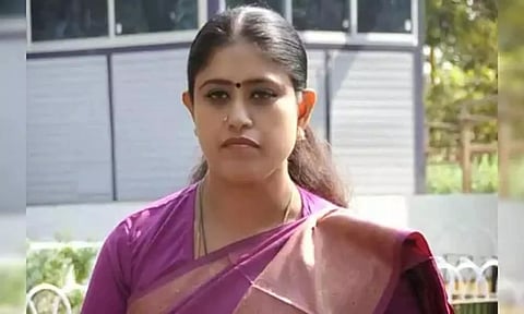 பா.ஜனதாவுக்கு ஆதரவாக 3 மொழிகளில் கலக்கும் விஜயதரணி