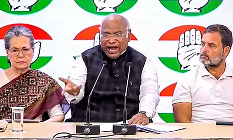 தேர்தல் பணிக்கு வராமல் ஒதுங்கிய காங். நிர்வாகிகள் மீது நடவடிக்கை- பா.ஜ.கவிற்கு ஆதரவளித்ததாக குற்றச்சாட்டு