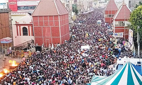 திருவண்ணாமலையில் விடிய விடிய பக்தர்கள் கிரிவலம்