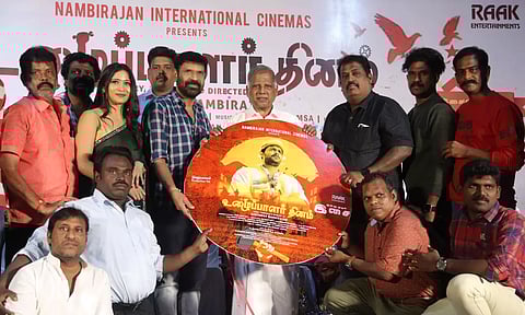 100 கோடியில் இருந்து 1000 கோடி சம்பாதிக்கவே அரசியல்- பிரபல நடிகரை சாடிய இயக்குனர்